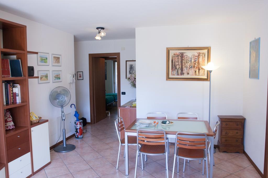 Appartamento Lombardi Riva del Garda Ruang foto