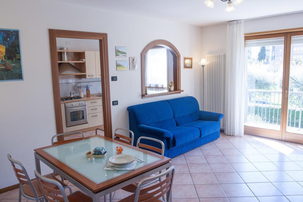 Appartamento Lombardi Riva del Garda Ruang foto
